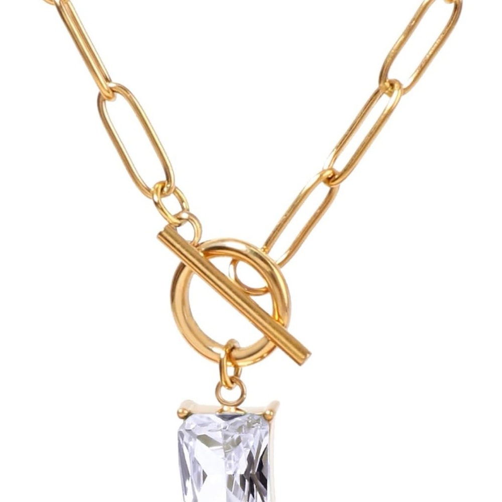 Elegant 18k Gold Plated Necklace with Pendant NWOT